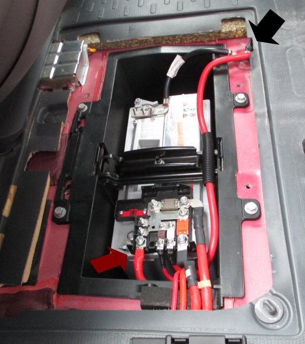 12volt cable connection to van battery from Sterling B2B 