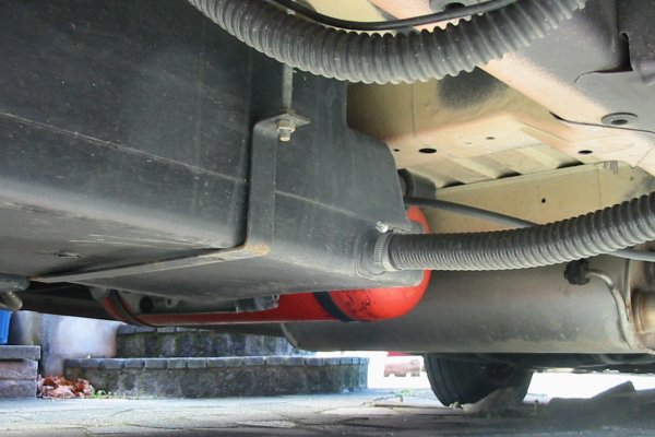 underfloor gas tank