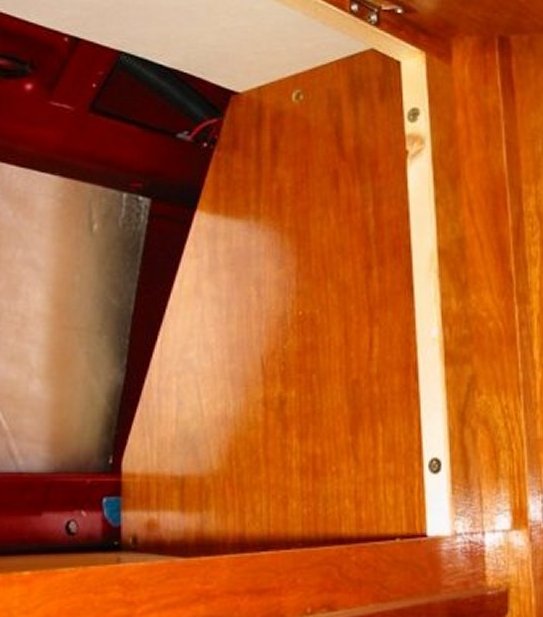 locker right end panel fixing