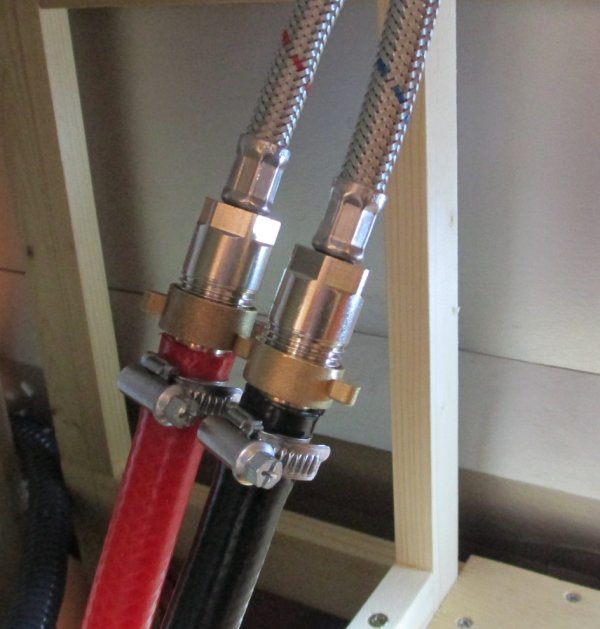 Pipe connectors on mixer tap