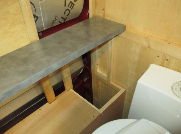 vanity unit top right-hand end